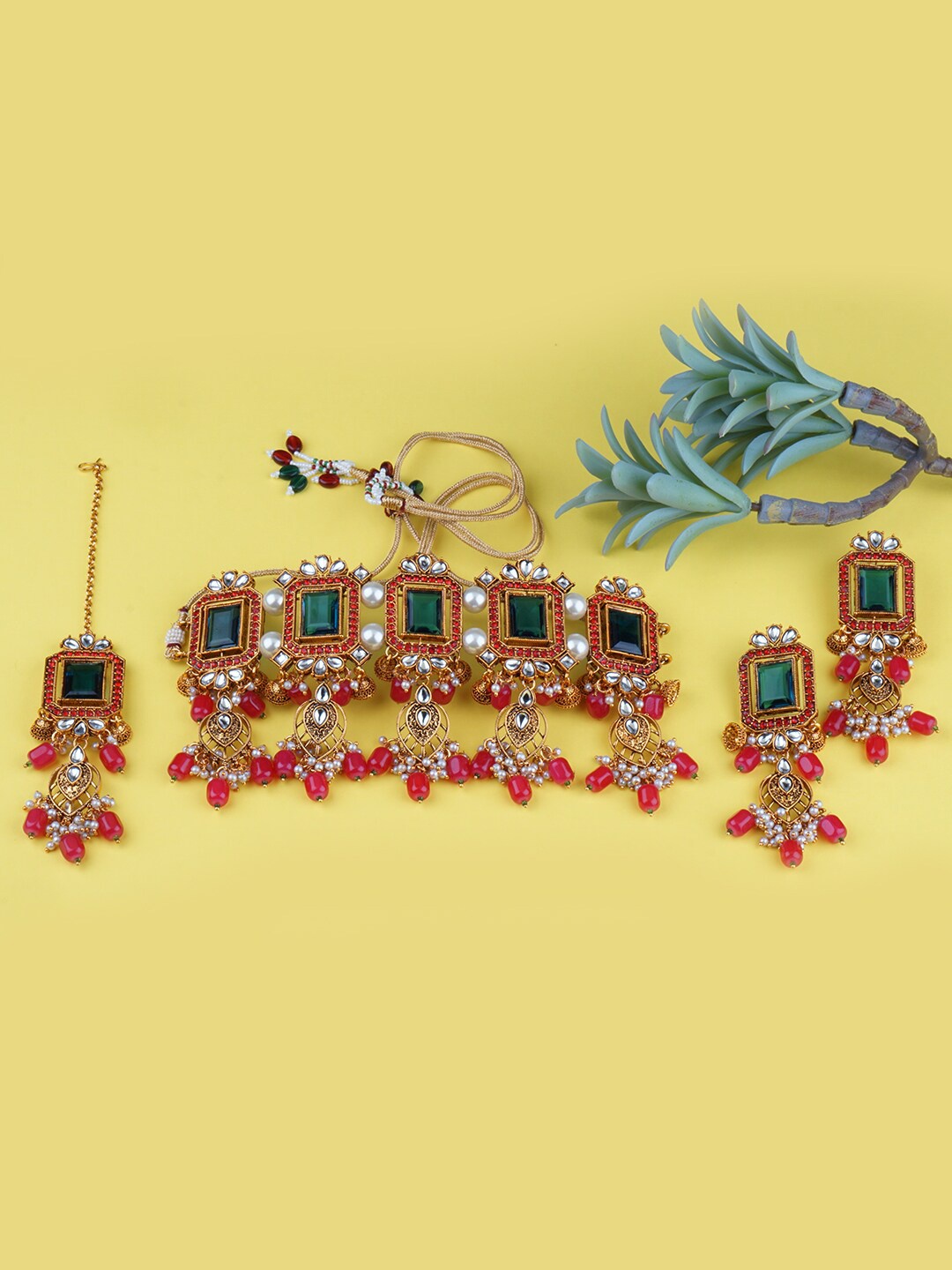 

Matushri Art Gold-Plated Kundan Studded & Beaded Jewellery Set