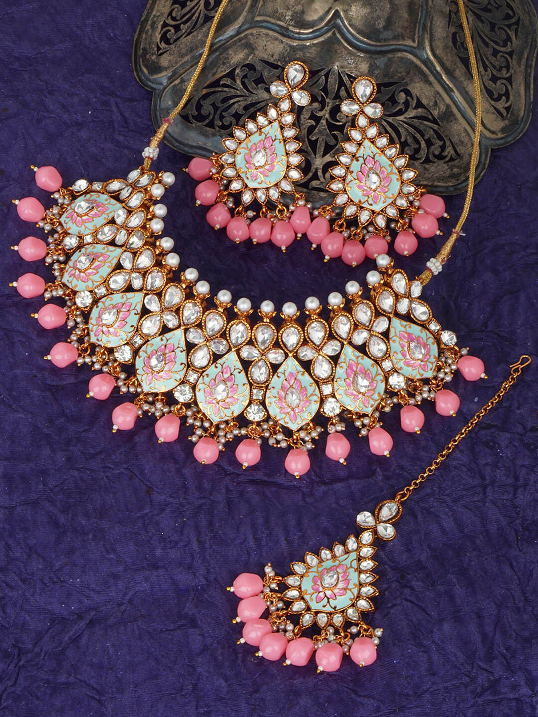 

Matushri Art Gold-Plated Kundan Studded & Beaded Jewellery Set