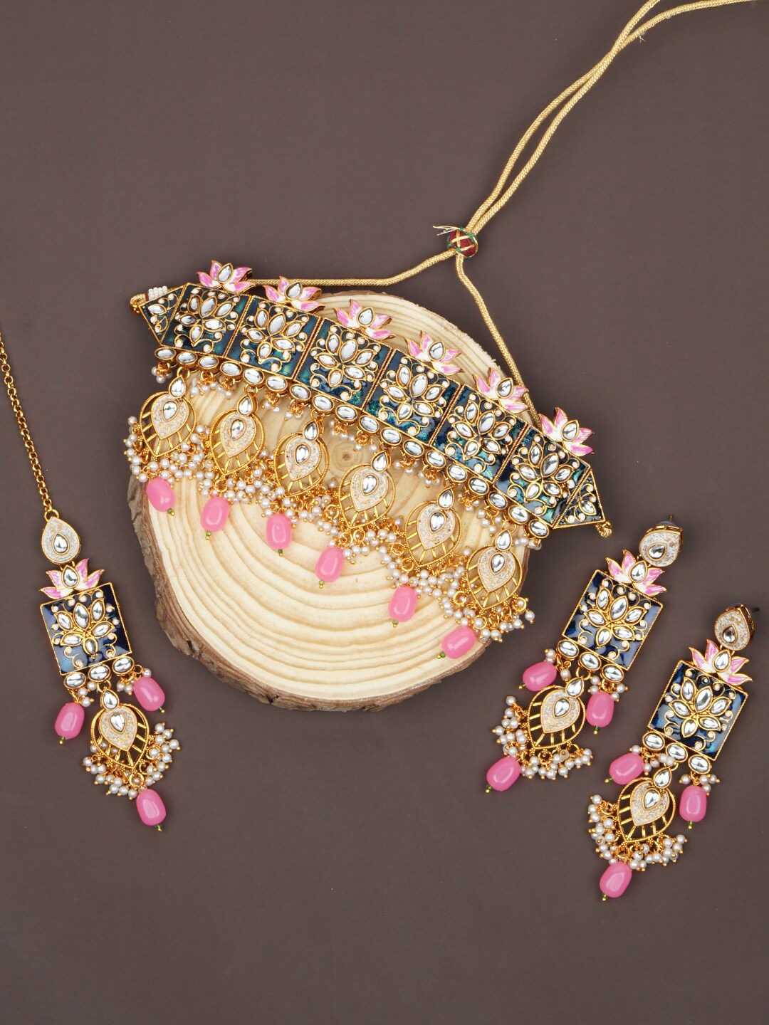 

Matushri Art Gold-Plated Kundan Studded & Beaded Jewellery Set