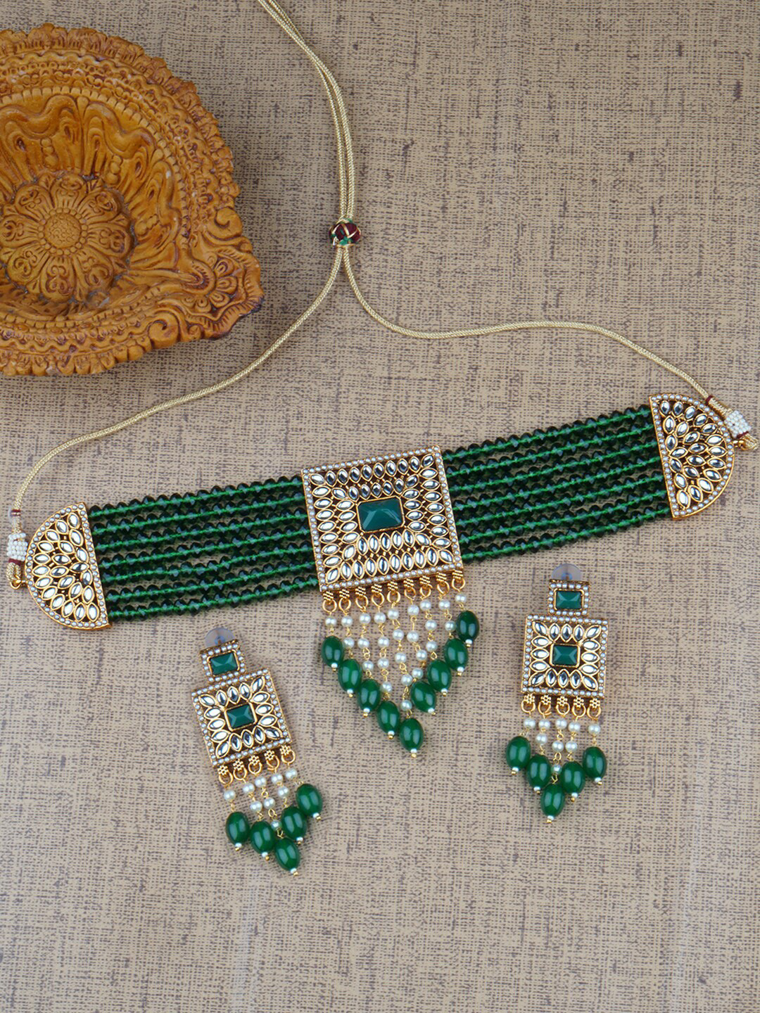 

Matushri Art Gold-Plated Kundan Studded & Beaded Jewellery Set