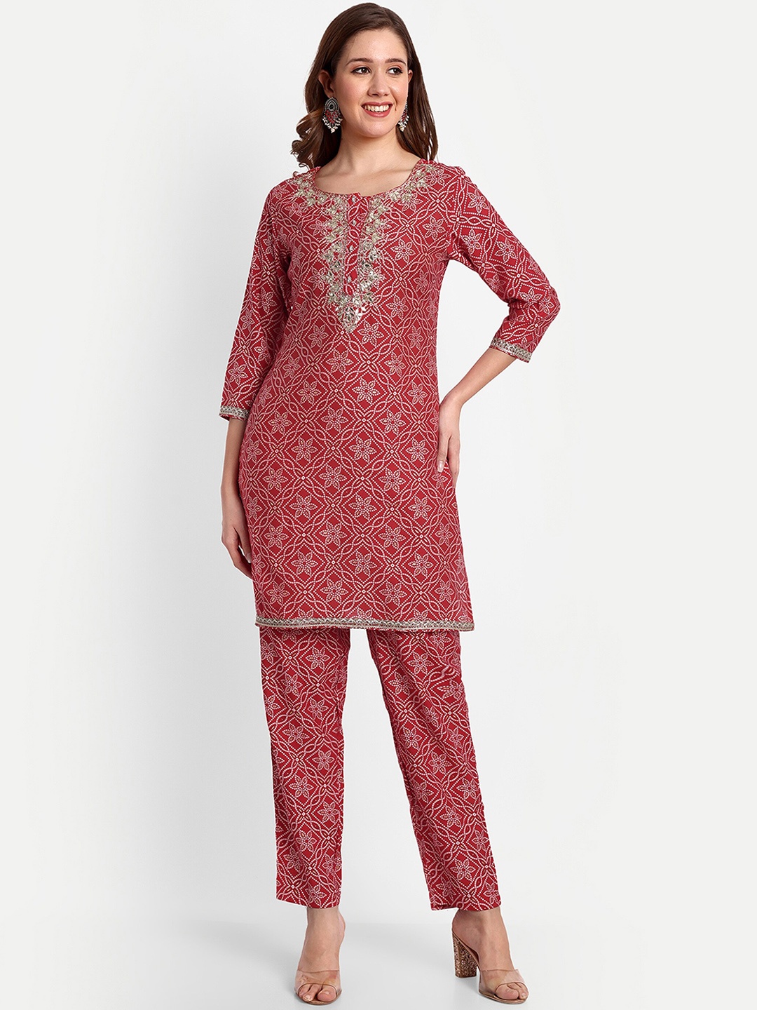 

NH KAPDEWALA Bandhani Printed Kurta With Trousers & Dupatta, Red