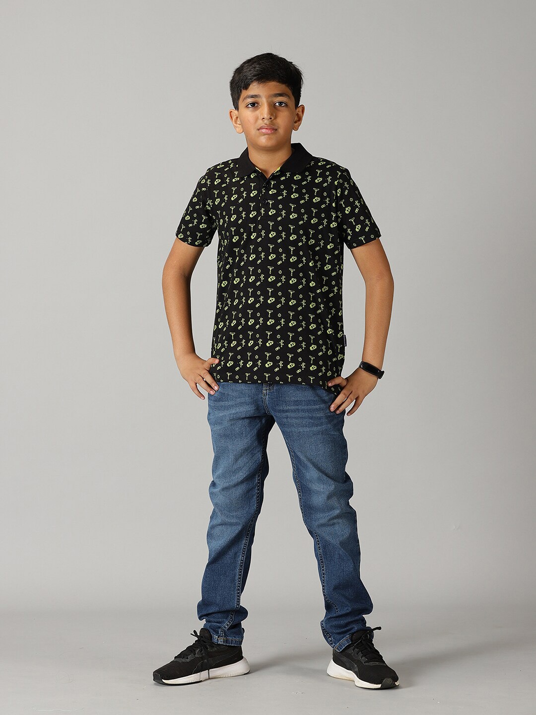 

KiddoPanti Boys Printed T-shirt With Trousers, Black