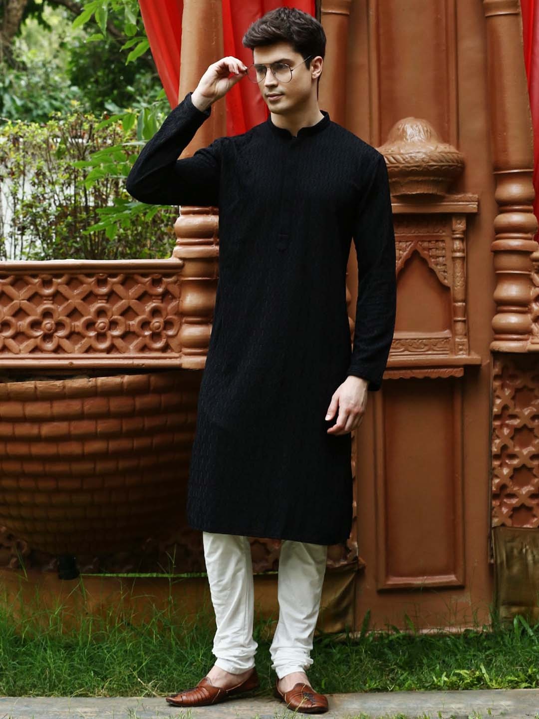 

Sanwara Ethnic Motifs Embroidered Regular Chikankari Pure Cotton Kurta with Churidar, Black