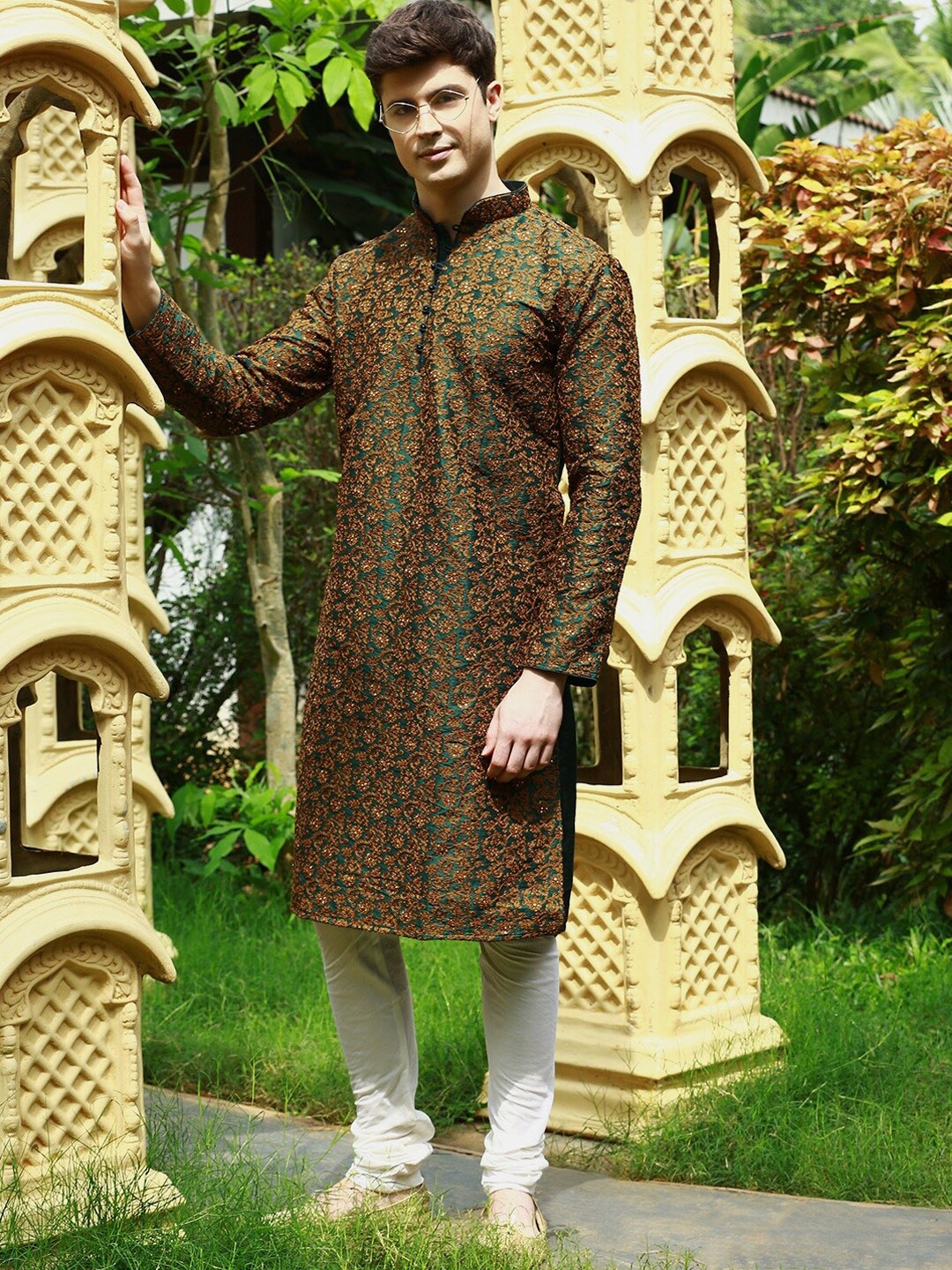 

Sanwara Embroidered Pure Cotton Kurta With Pyjamas, Olive