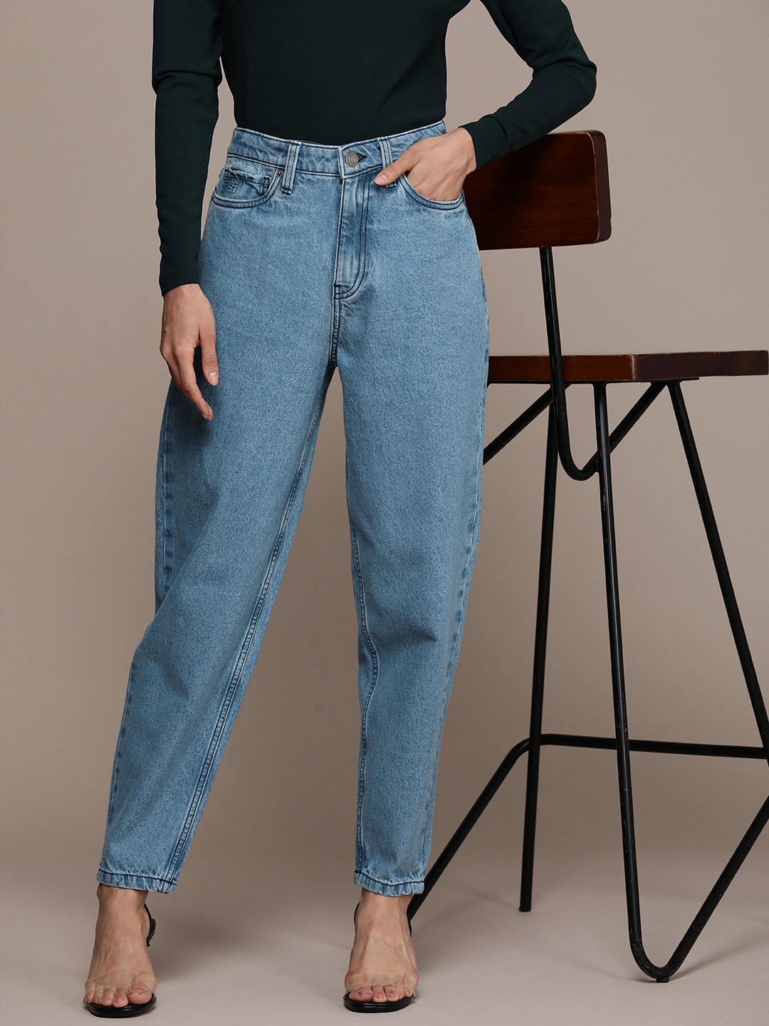 

French Connection Women Pure Cotton Mid-Rise Mom Fit Light Fade Jeans, Blue