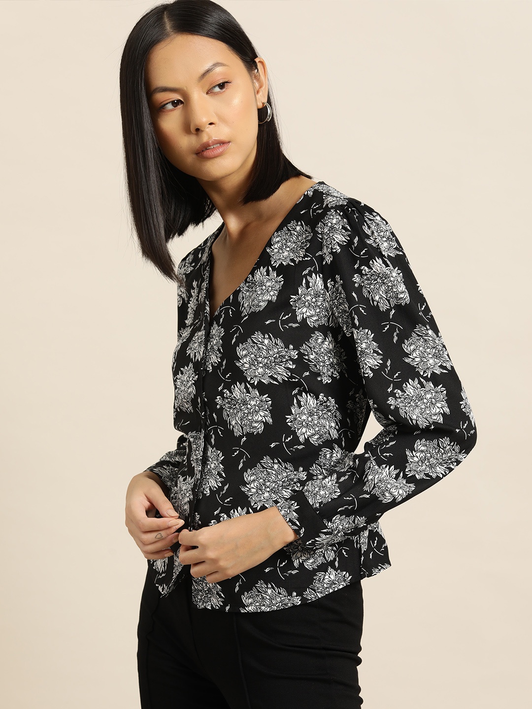 

her by invictus Floral Printed Puff Sleeves Top, Black