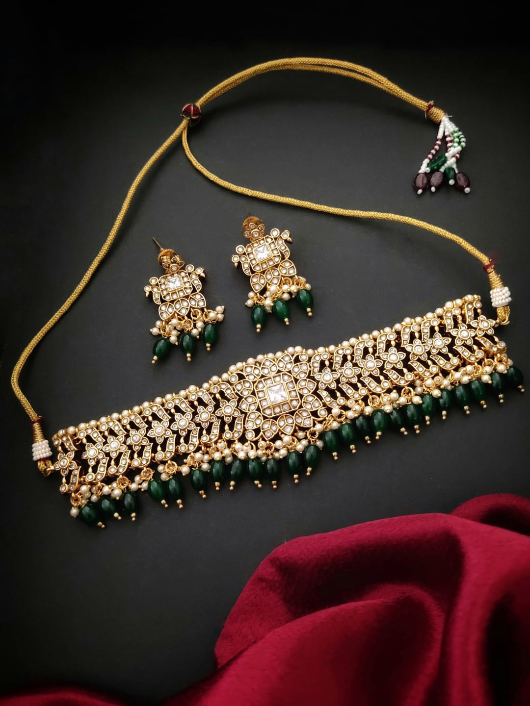 

Pihtara Jewels Gold-Plated White Kundan-Studded & Beaded Jewellery Set