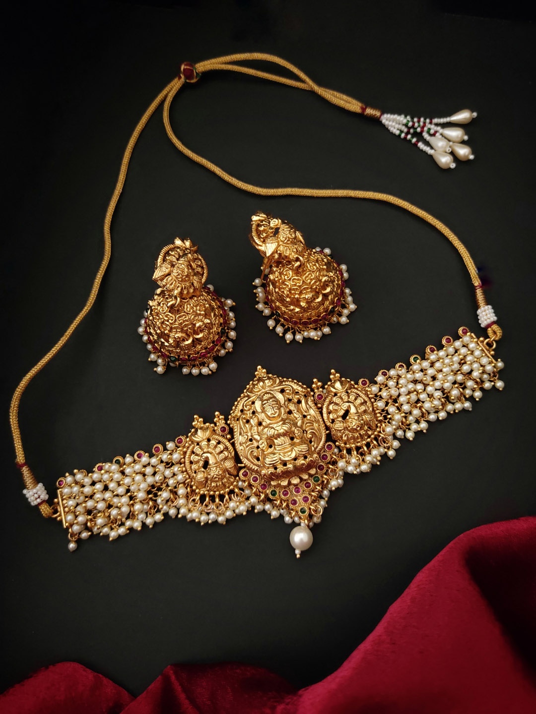 

Pihtara Jewels Gold-Plated Stone Studded & Pearl Beaded Temple Choker Jewellery Set