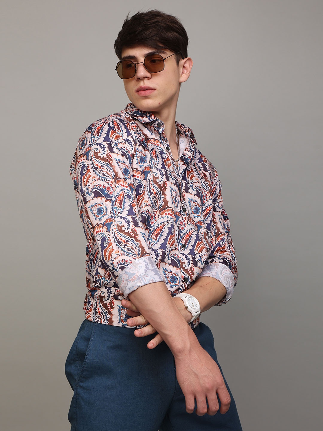 

Snitch White And Blue Ethnic Printed Cotton Casual Shirt