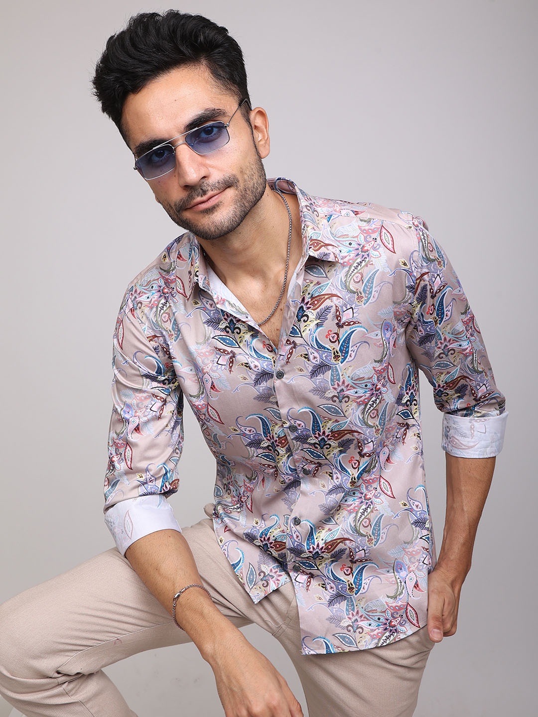 

Snitch Men Cream And Blue Floral Printed Cotton Casual Shirt