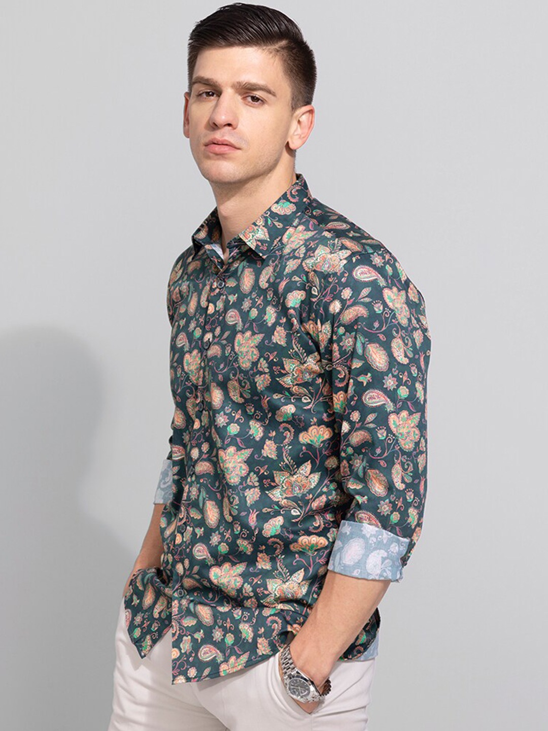 

Snitch Green Slim Fit Floral Printed Cotton Shirt