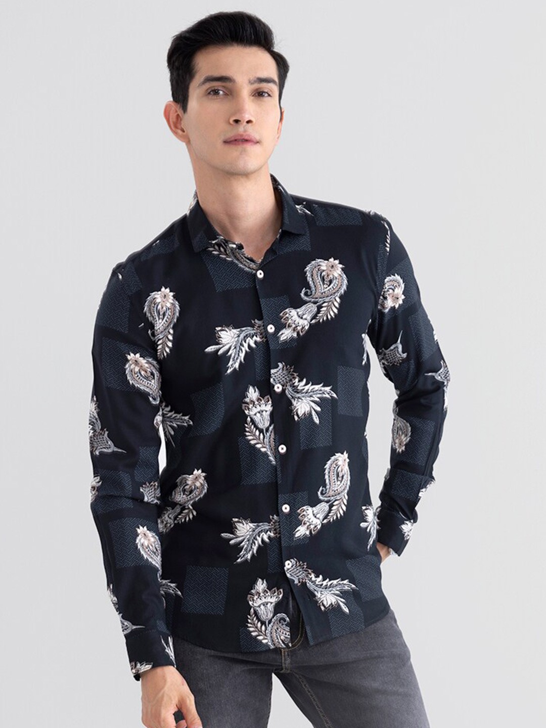 

Snitch Black Slim Fit Ethnic Motifs Printed Cotton Casual Shirt