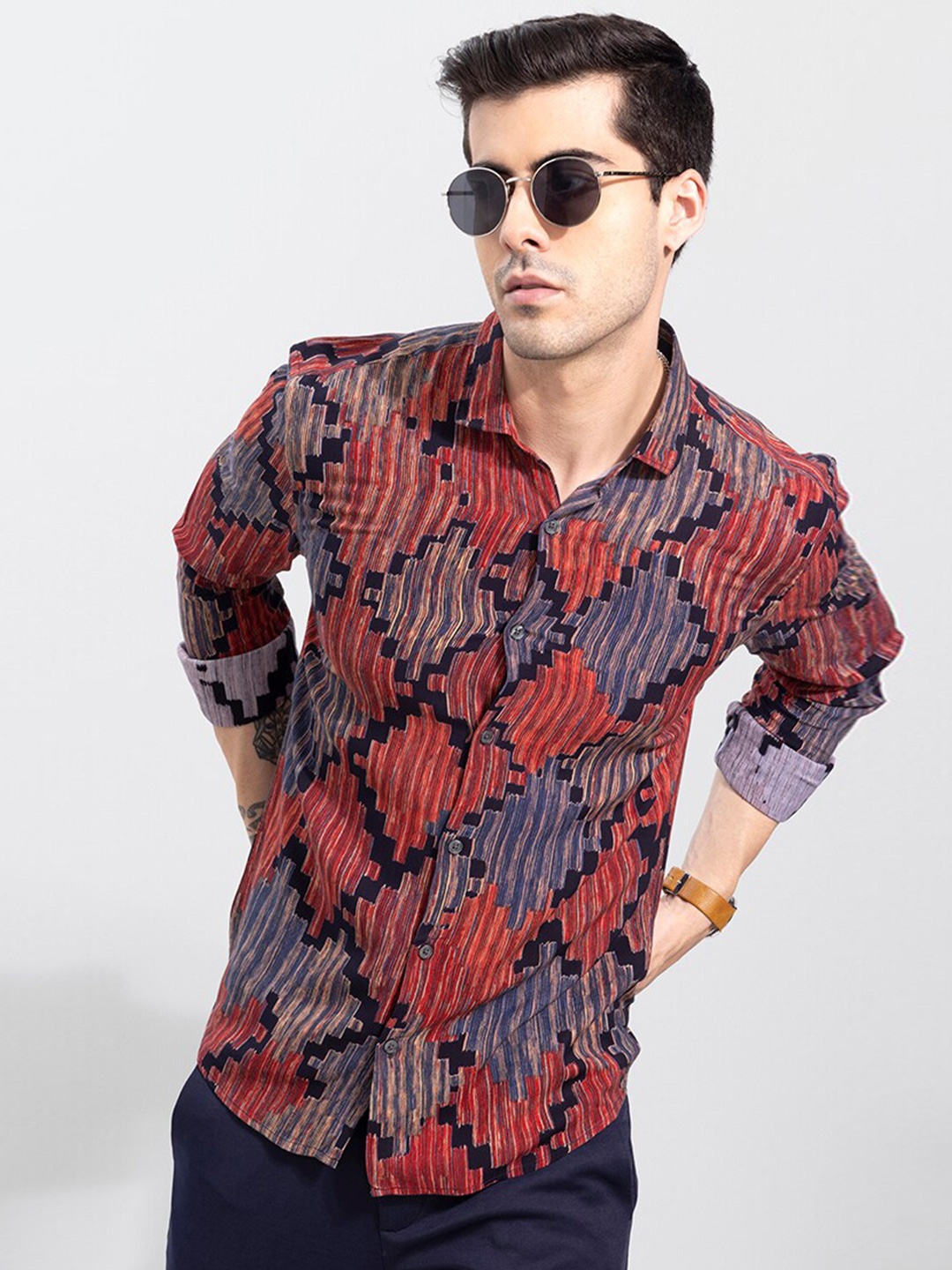 

Snitch Red & Blue Slim Fit Abstract Printed Casual Shirt