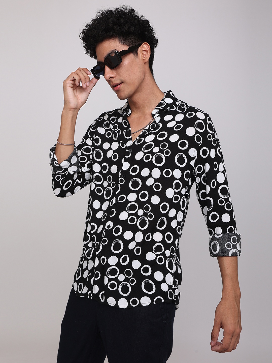 

Snitch Black Spread Collar Slim Fit Conversational Printed Casual Shirt