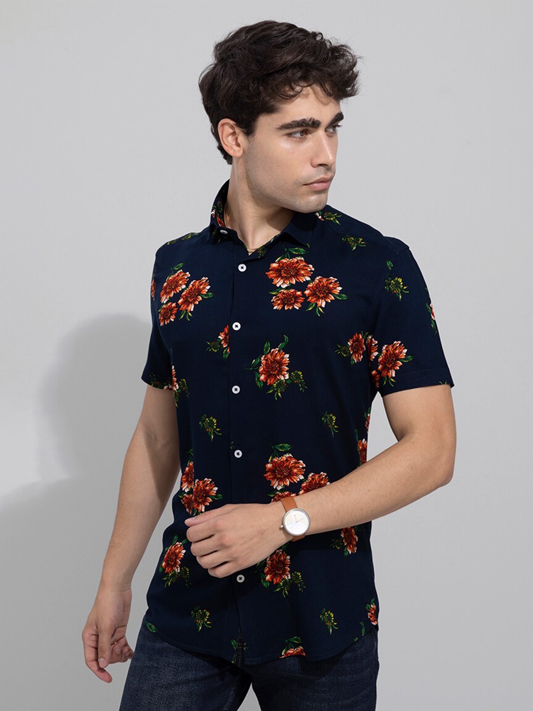 

Snitch Navy Blue Spread Collar Slim Fit Floral Printed Casual Shirt
