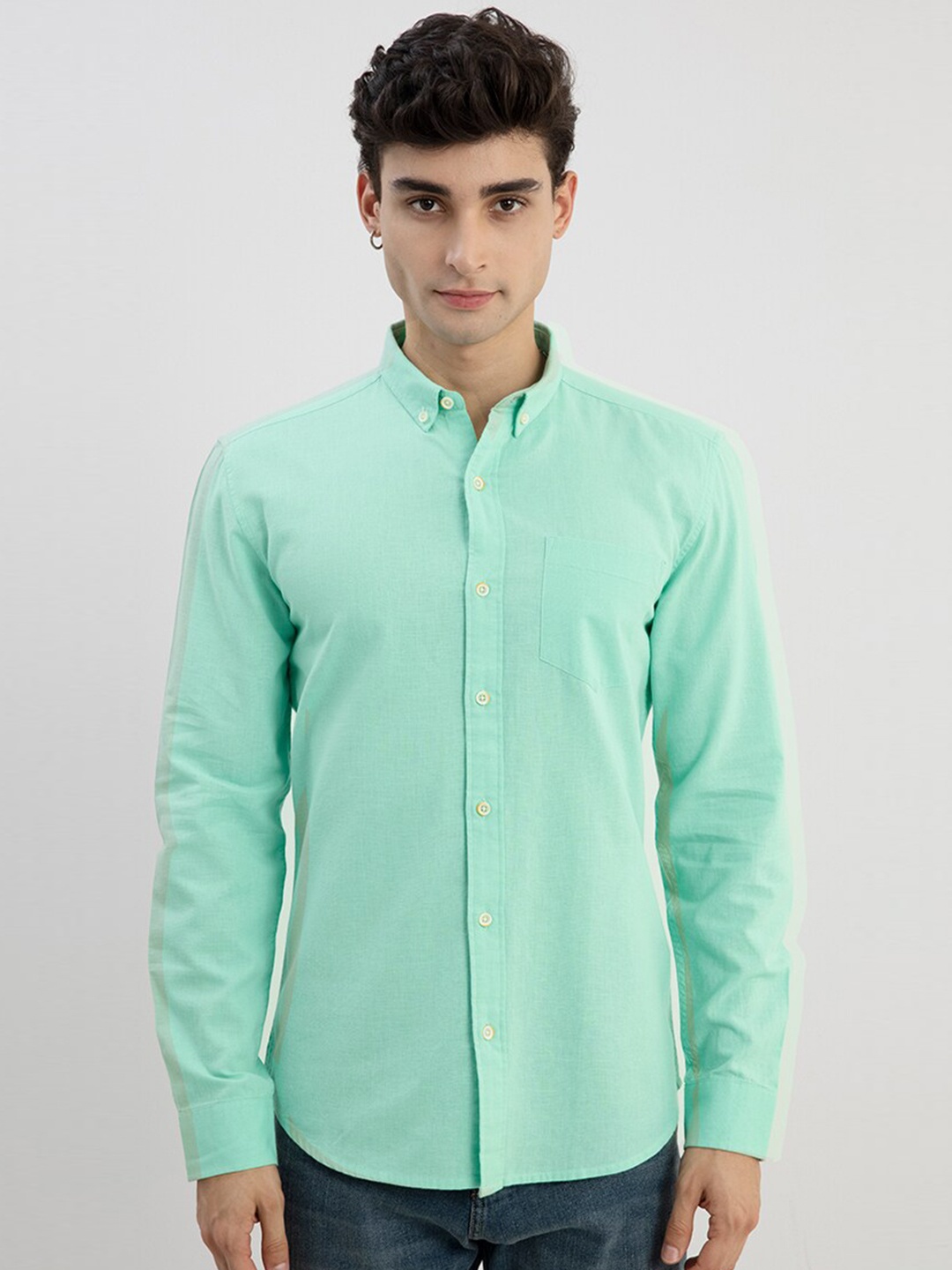 

Snitch Green Button-Down Collar Slim Fit Linen Casual Shirt