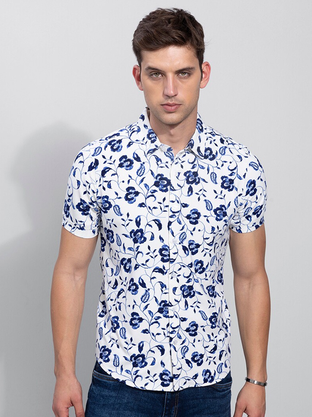 

Snitch White & Blue Slim Fit Floral Printed Cotton Casual Shirt