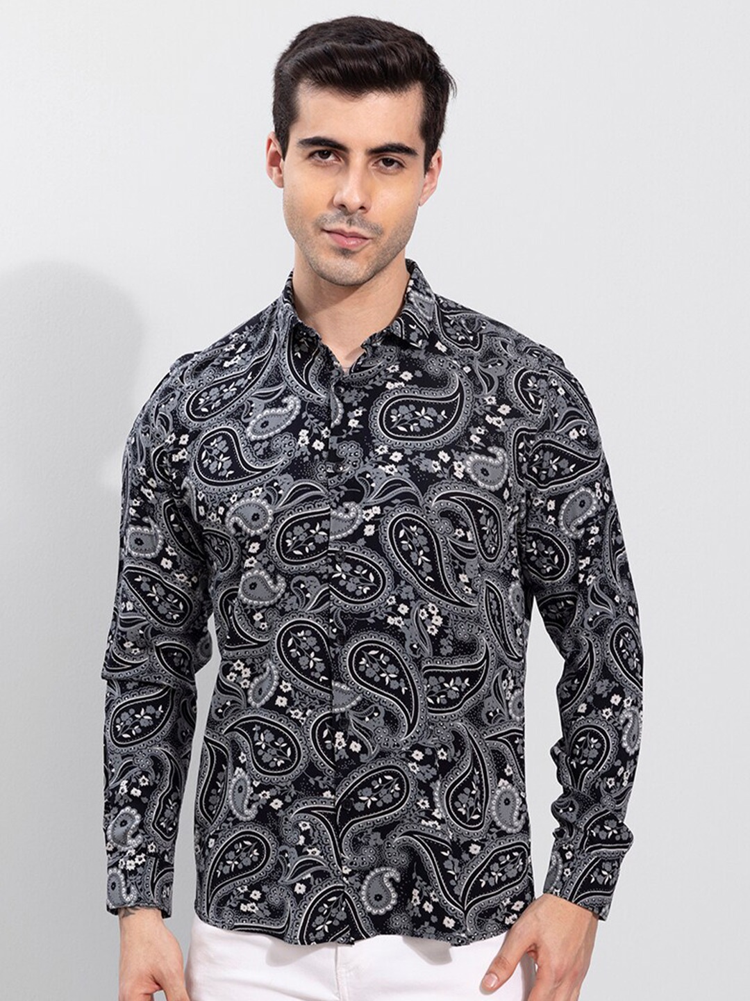 

Snitch Black Ethnic Motifs Printed Slim Fit Casual Shirt