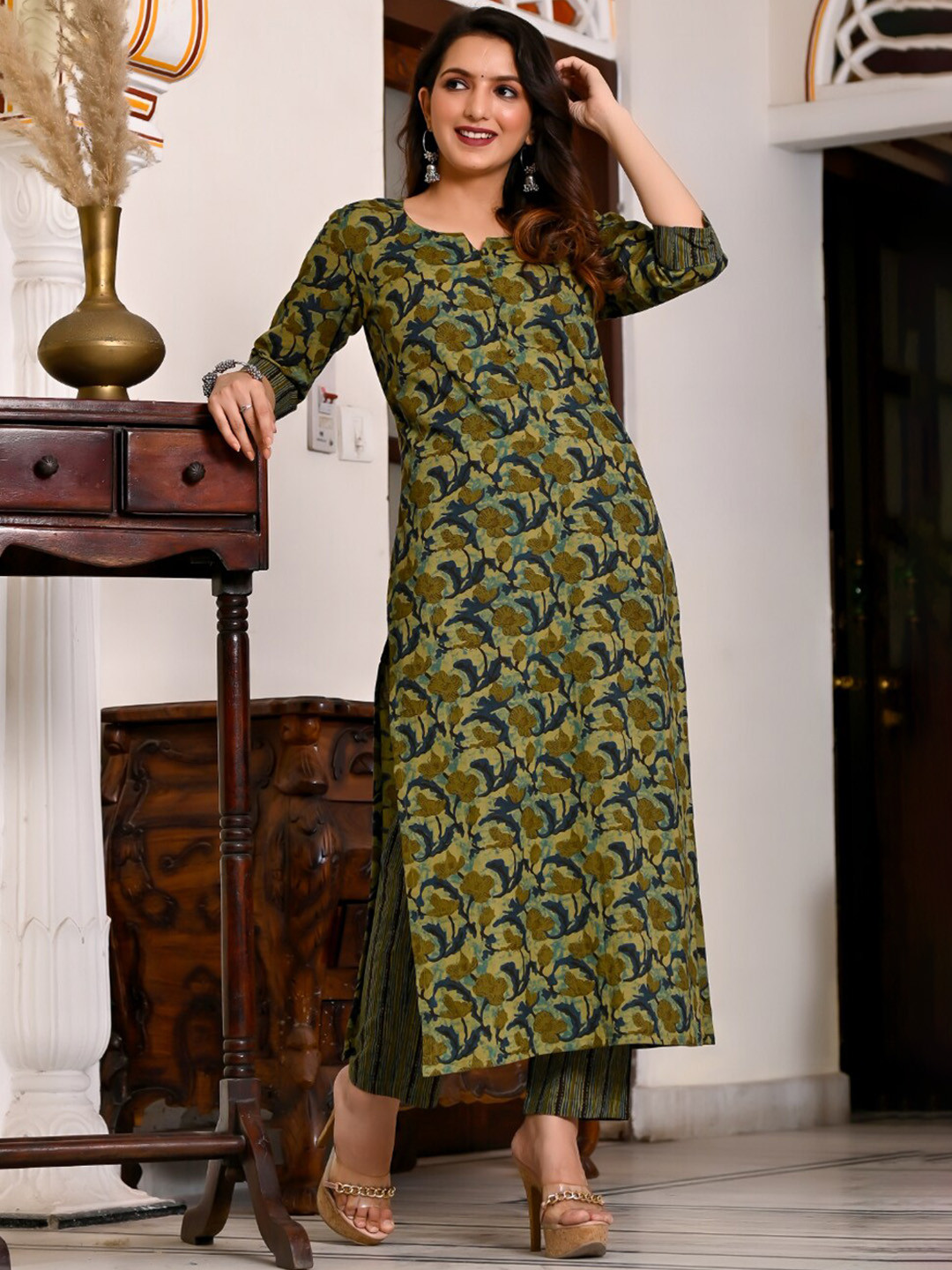 

KALINI Floral Printed Regular Kurta with Trousers, Green