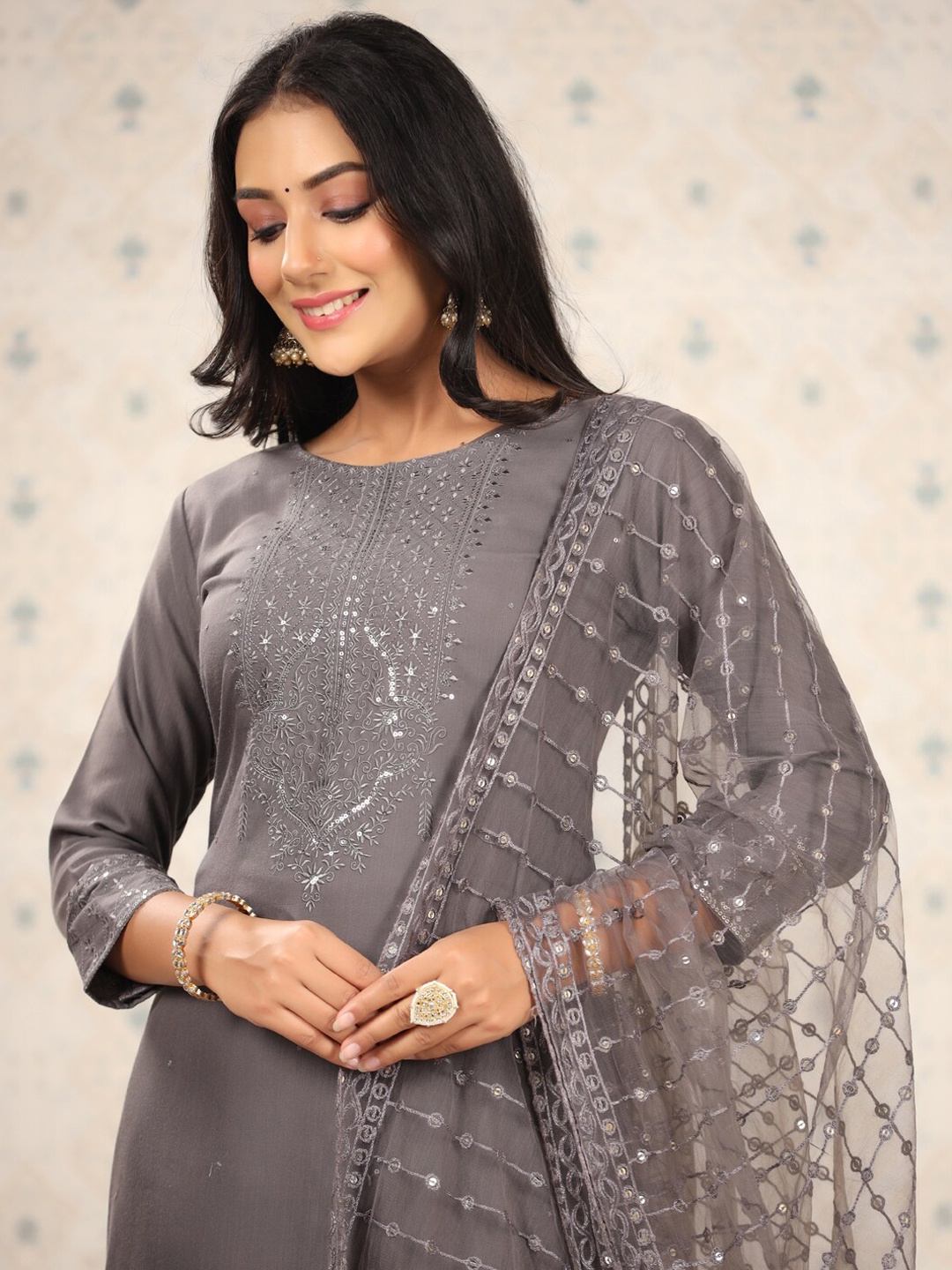 

Ode by House of Pataudi Grey Yoke Design Sequinned Straight Kurta with Trousers & Dupatta