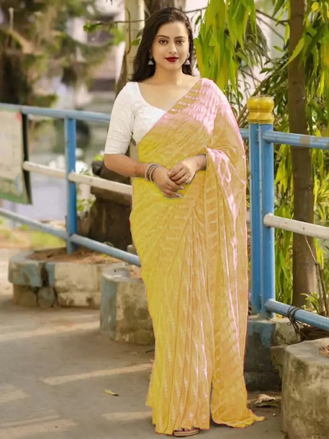 

Satrani Yellow & Gold-Toned Abstract Woven Design Saree
