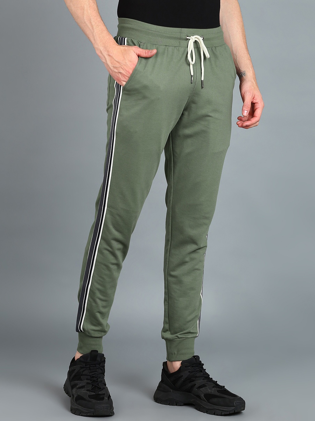 

Alan Jones Men Slim-Fit Joggers, Olive