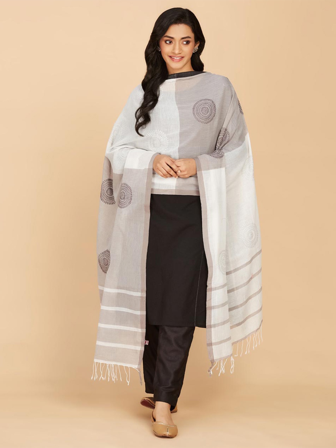

Fabindia Ethnic Motifs Chikankari Embroidered Dupatta, White