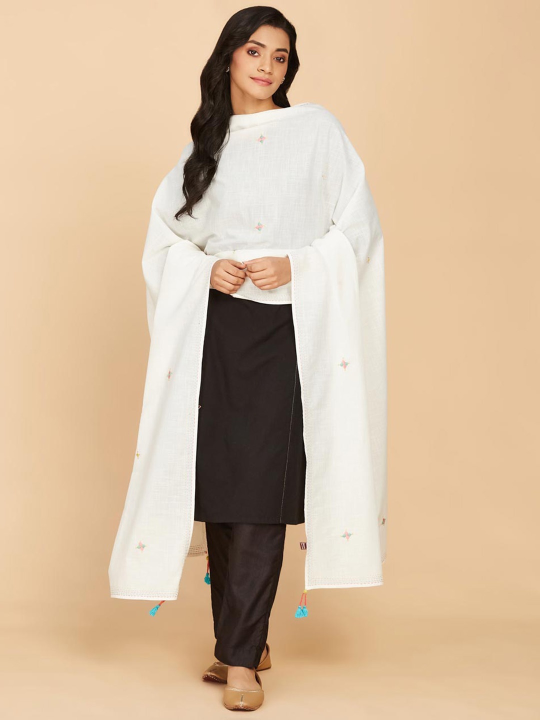 

Fabindia Floral Embroidered Cotton Dupatta, White
