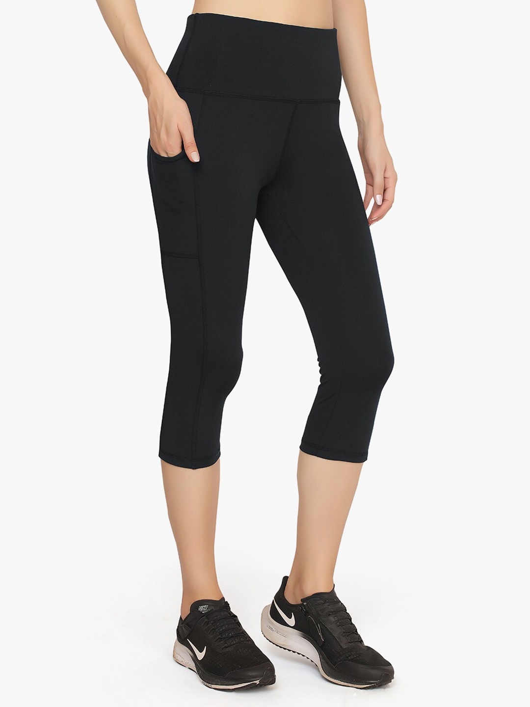

TRASA Women Slim-Fit High-Rise Capris, Black