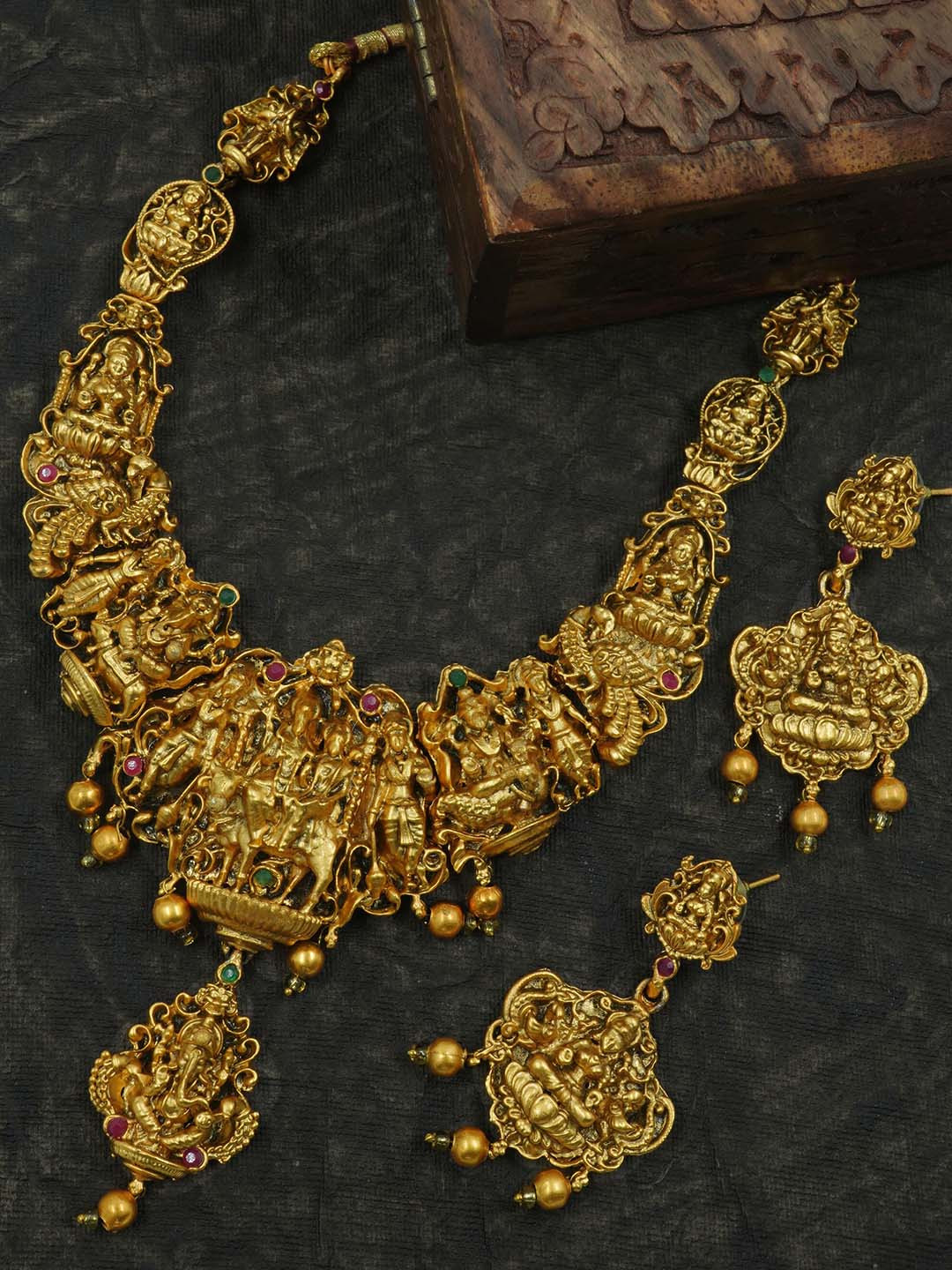 

GRIIHAM Gold-Plated Stone Studded Jewellery Set