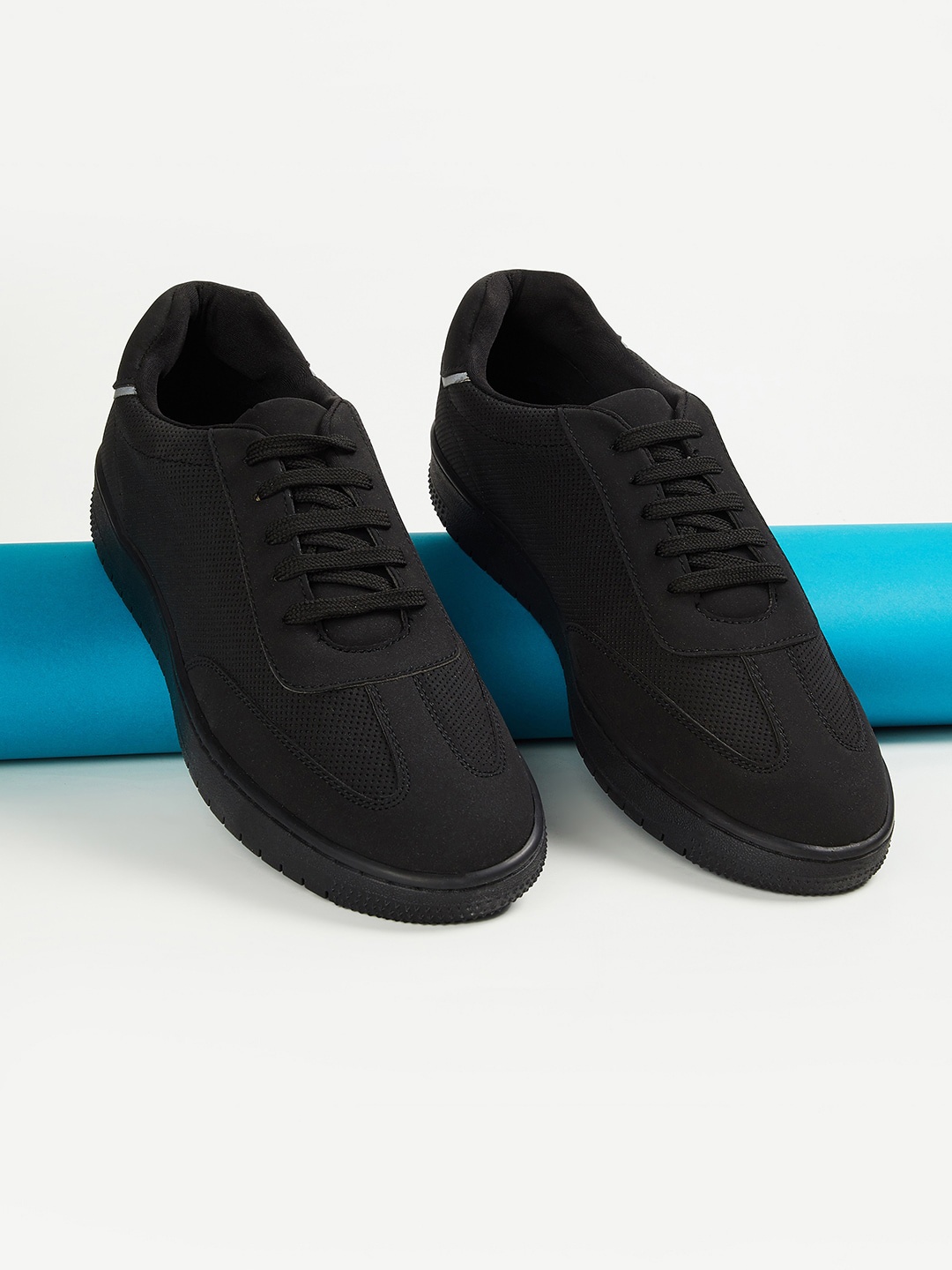 

Forca by Lifestyle Men Perforated Sneakers, Black