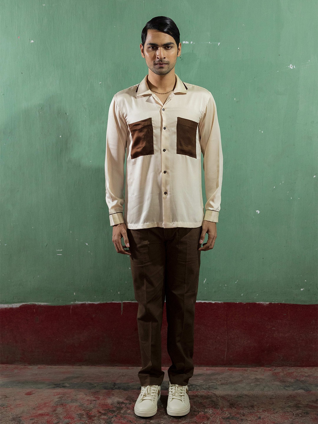 

ARTLESS Spread Collar Relaxed Fit Cotton Shirt With Contrast Chest Pockets, Cream