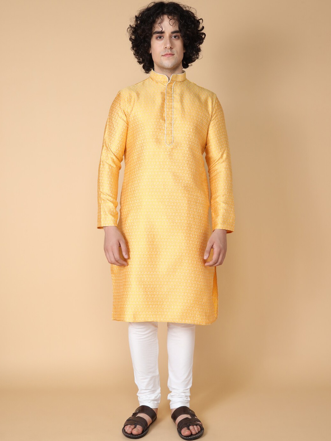 

TABARD Men Geometric Woven Design Regular Kurta With Churidar, Mustard