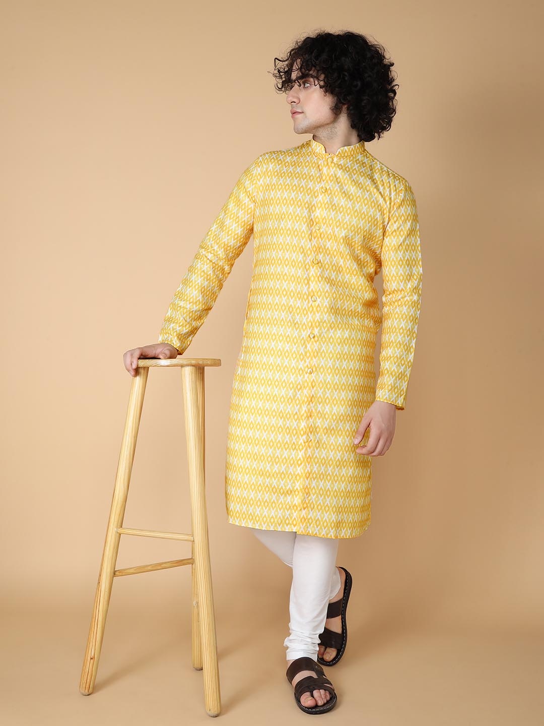 

TABARD Men Yellow Printed Regular Pure Cotton Kurta with Churidar