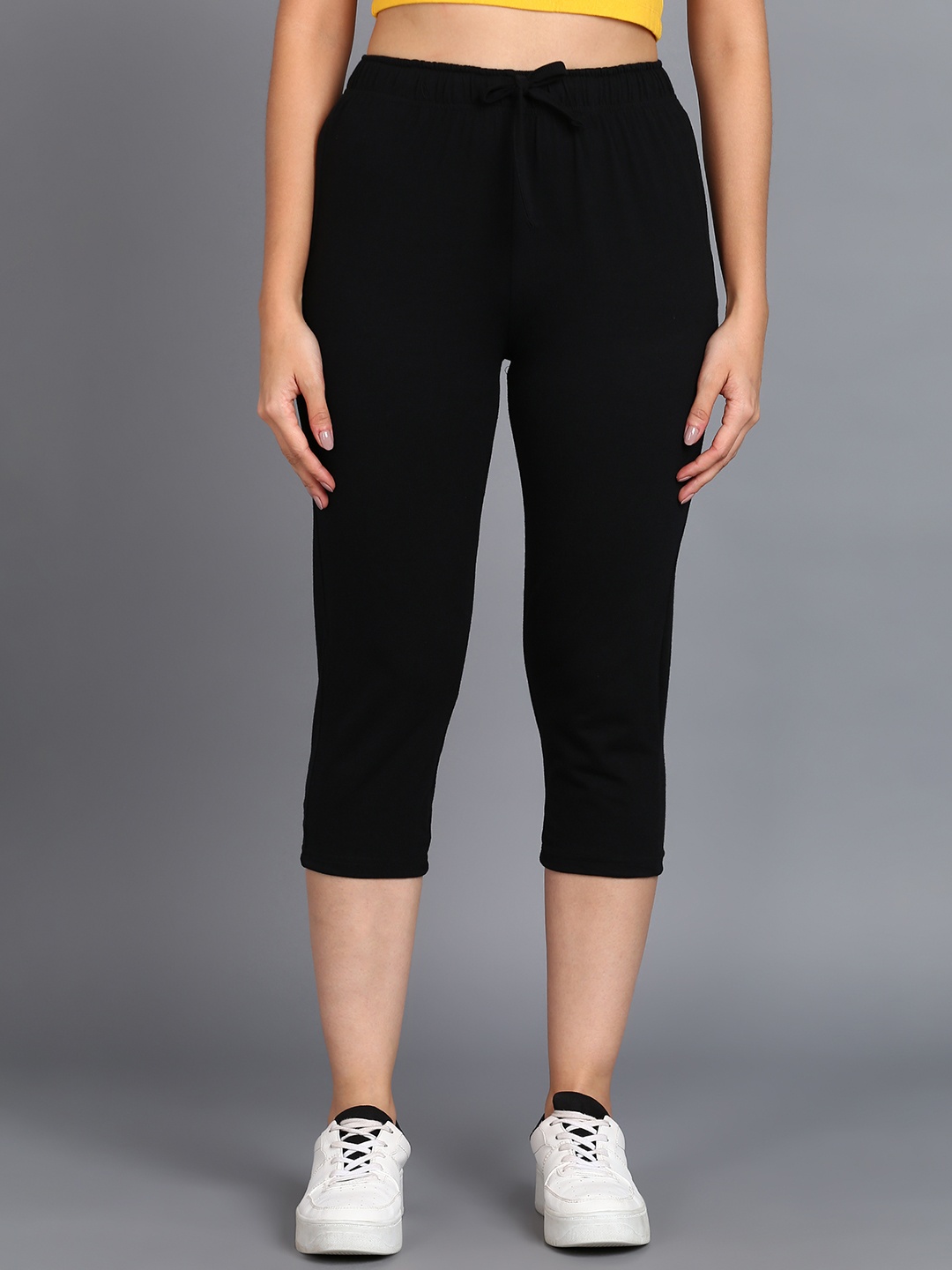 

SHARKTRIBE Women Slim-Fit Mid-Rise Cotton Capris, Black