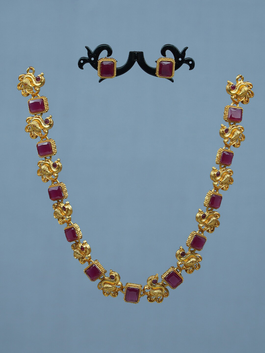 

Diksha collection Gold-Plated Stone-Studded Necklace & Earrings