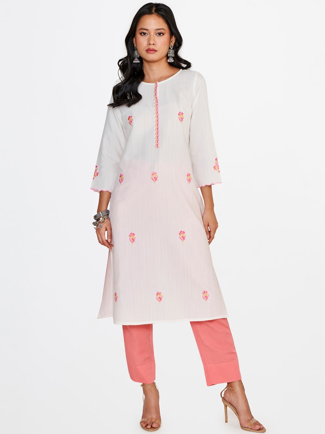 

Global Desi Floral Embroidered Straight Kurta, White