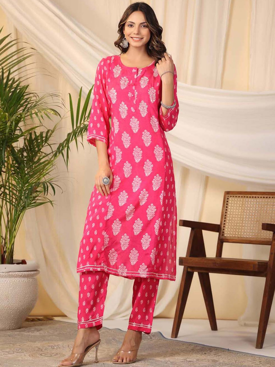 

Meena Bazaar Floral Printed Panelled Kurta with Trousers, Pink