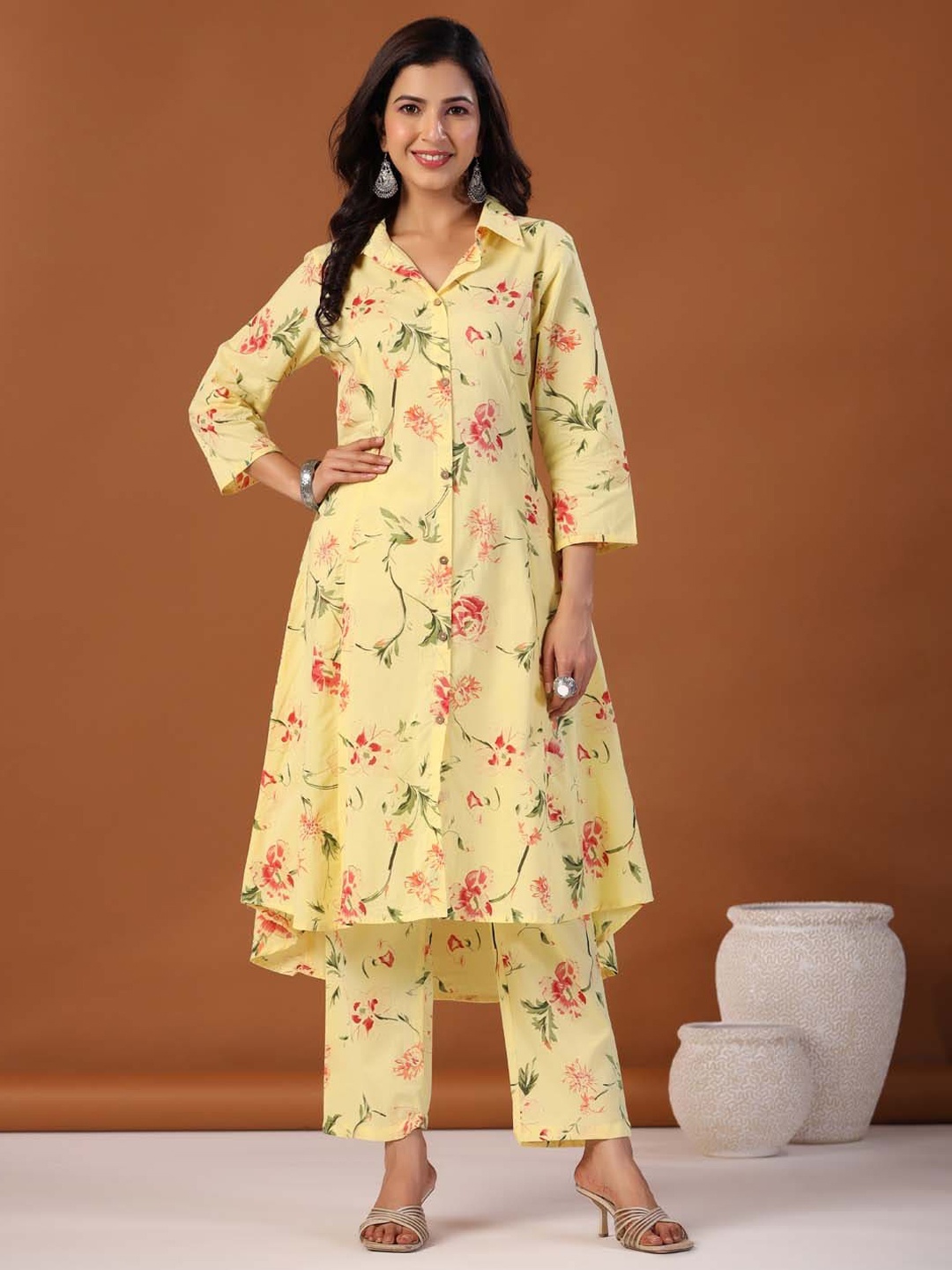 

Meena Bazaar Women Yellow Floral Printed Regular Kurta with Trousers