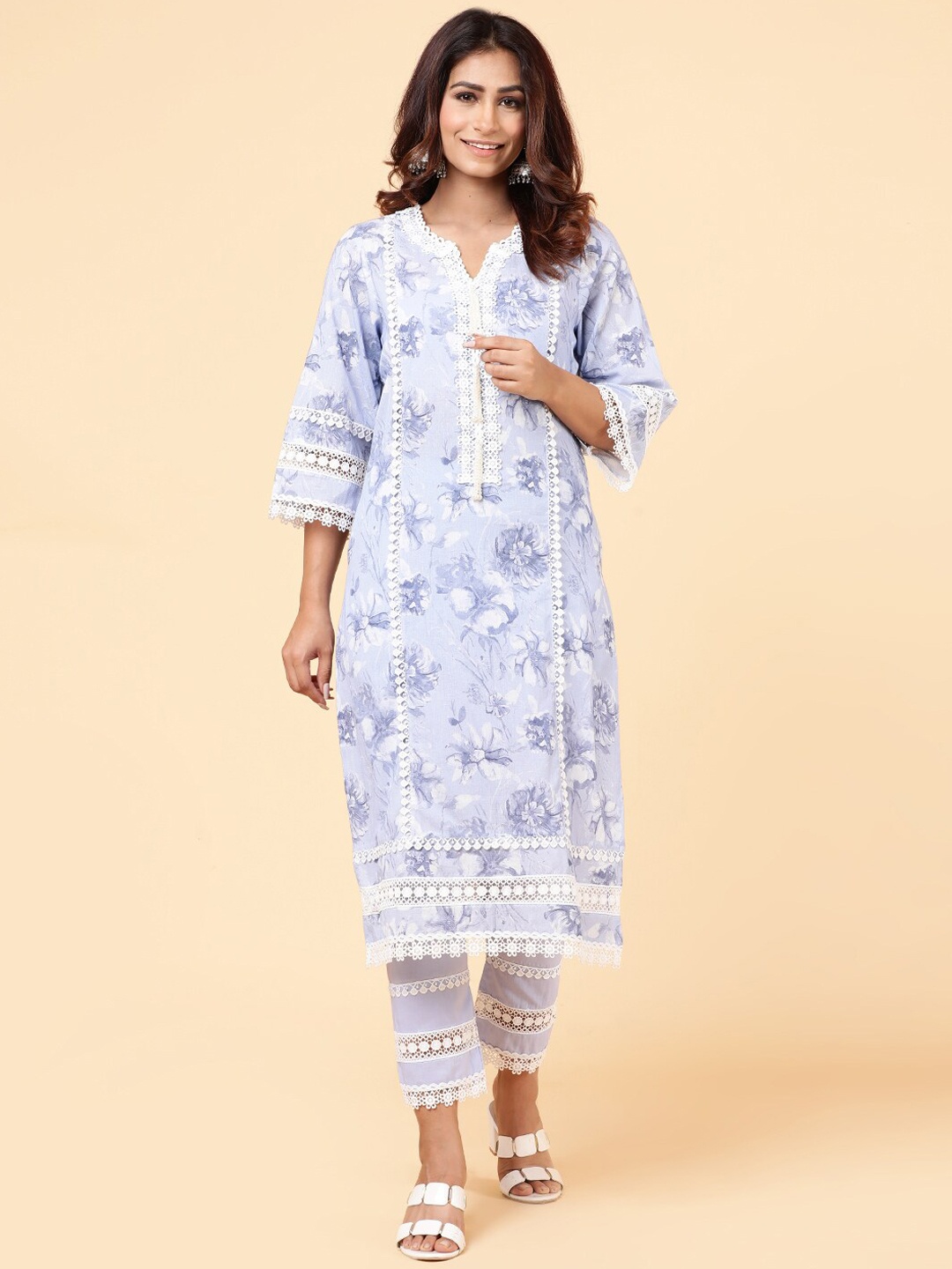 

Meena Bazaar Women Blue Floral Printed Regular Kurta with Trousers