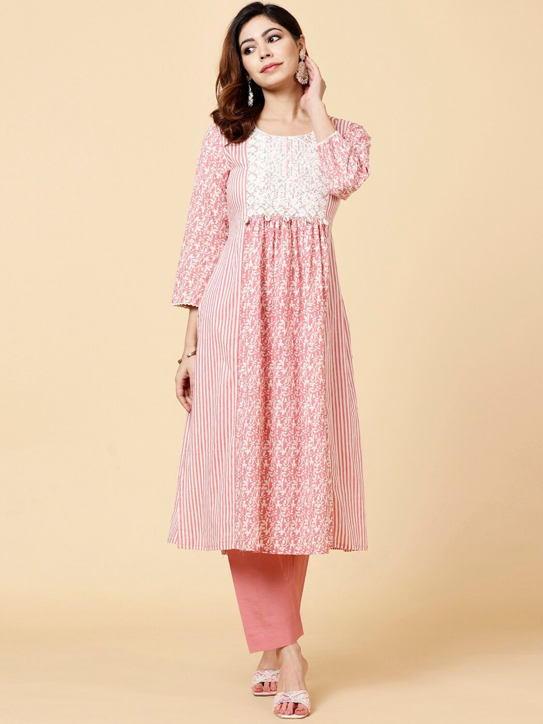 

Meena Bazaar Floral Printed Beads and Stones Kurta with Trousers, Peach
