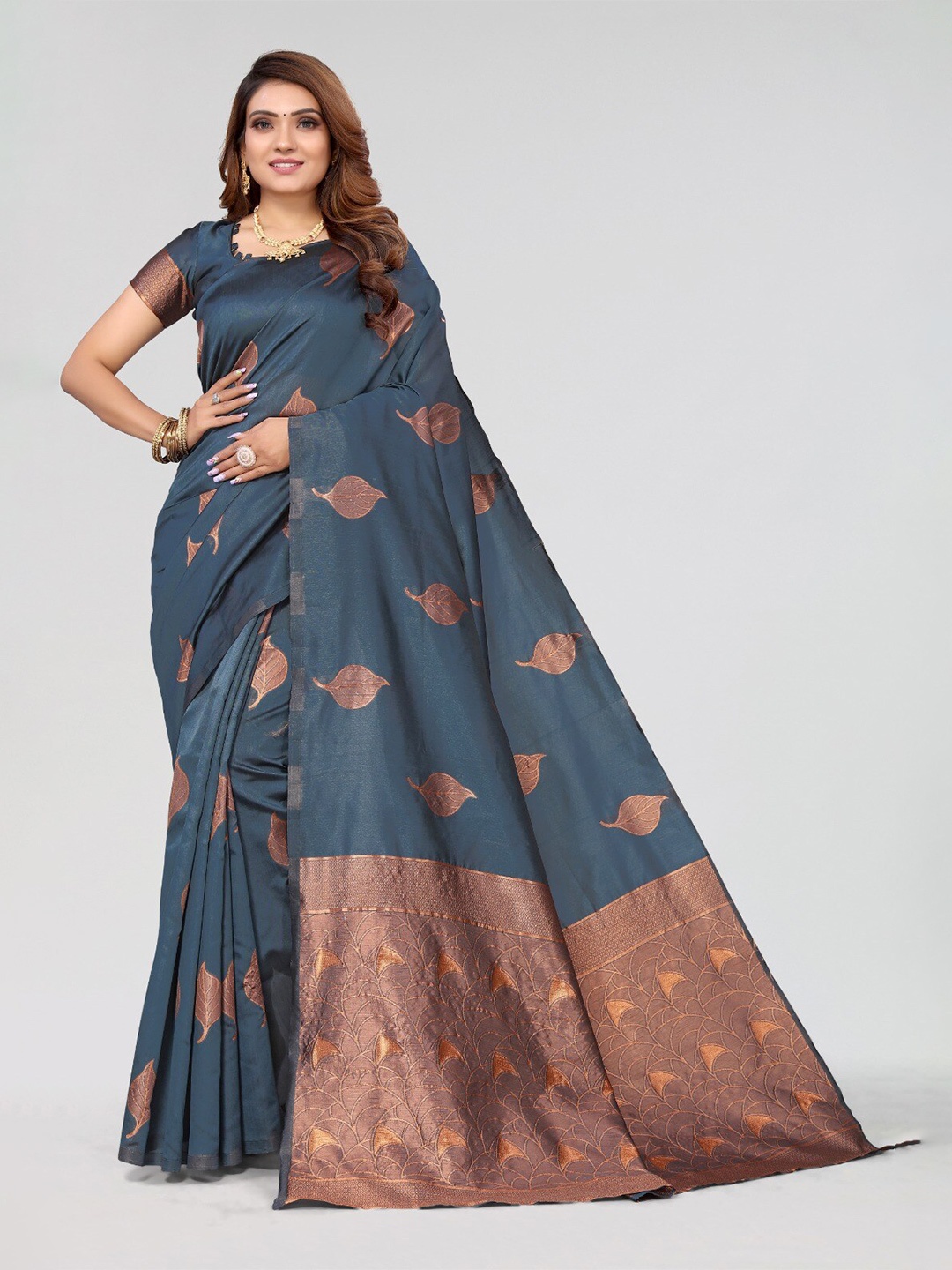 

DIVASTRI Floral Woven Design Zari Silk Cotton Banarasi Saree, Grey