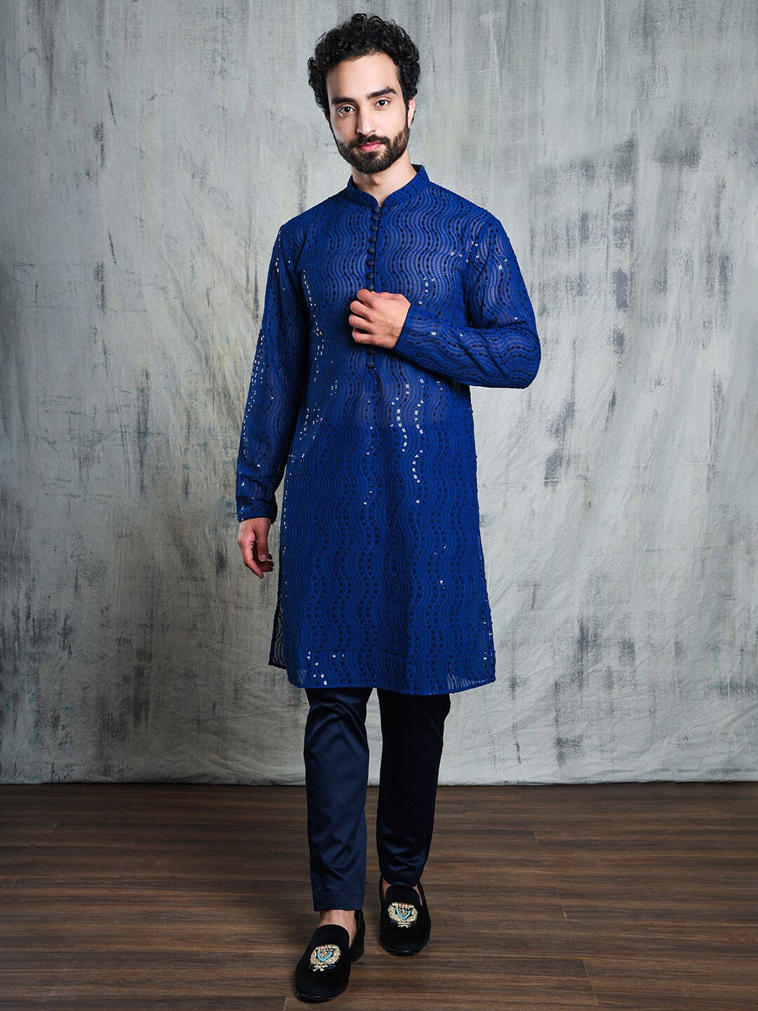 

Be Desi Men Geometric Embroidered Georgette Kurta, Blue