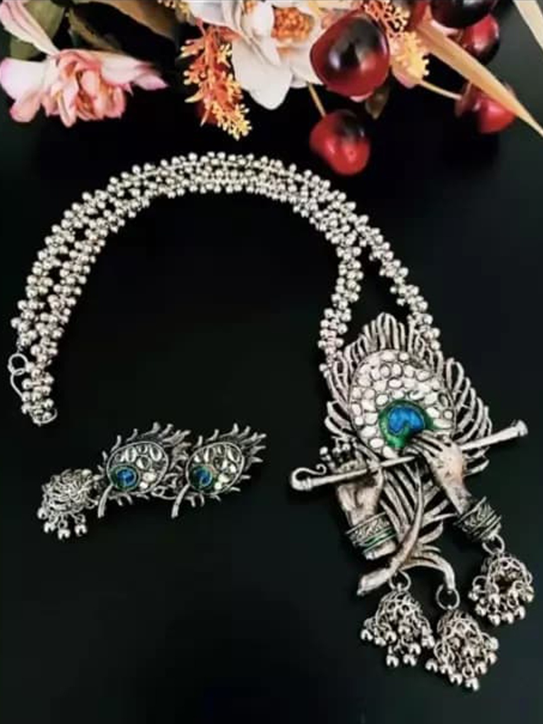 

Samridhi DC Oxidised Silver-Plated Jewellery Set