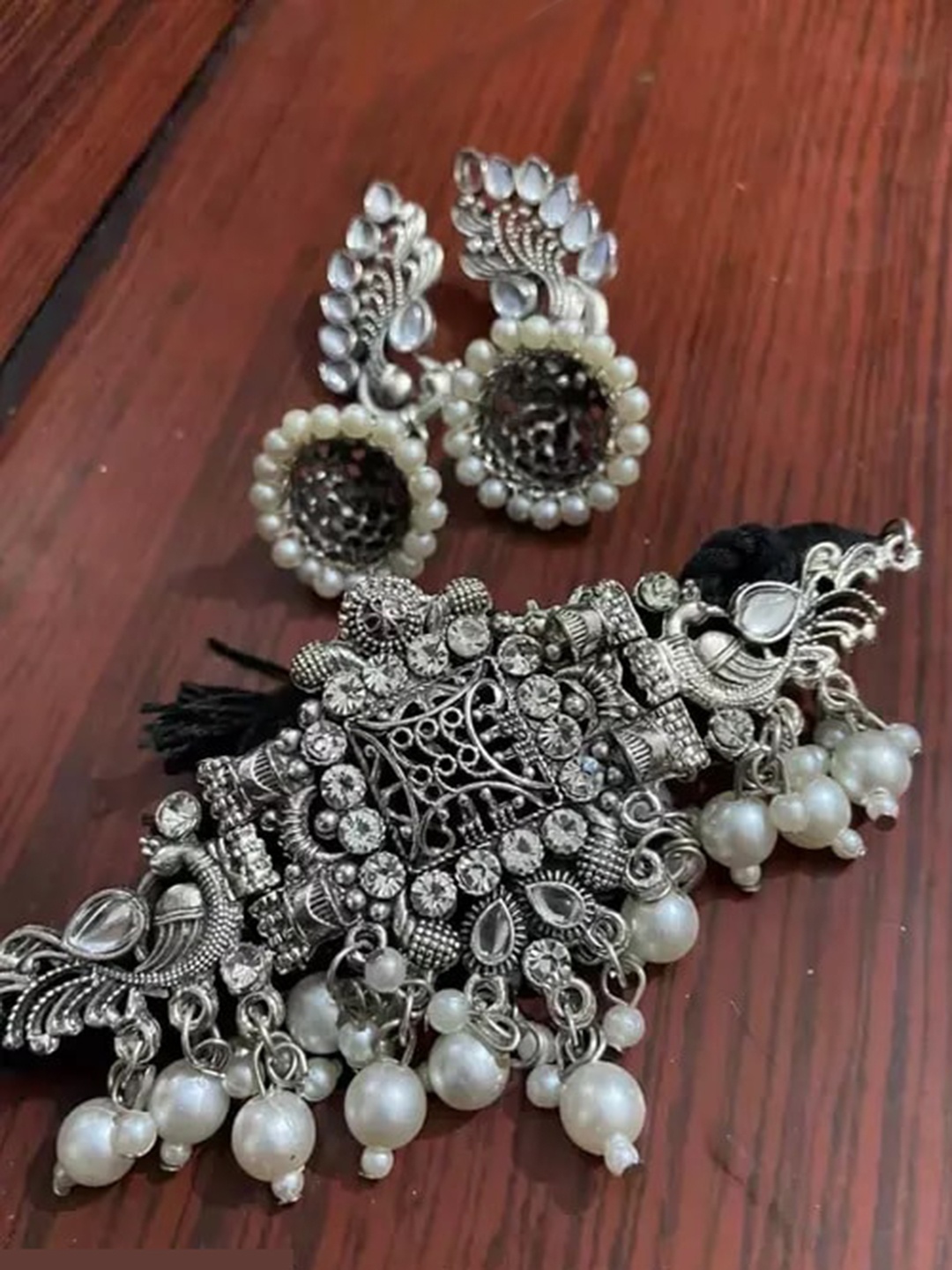 

Samridhi DC Silver-Plated Stone Studded & Beaded Jewellery Set
