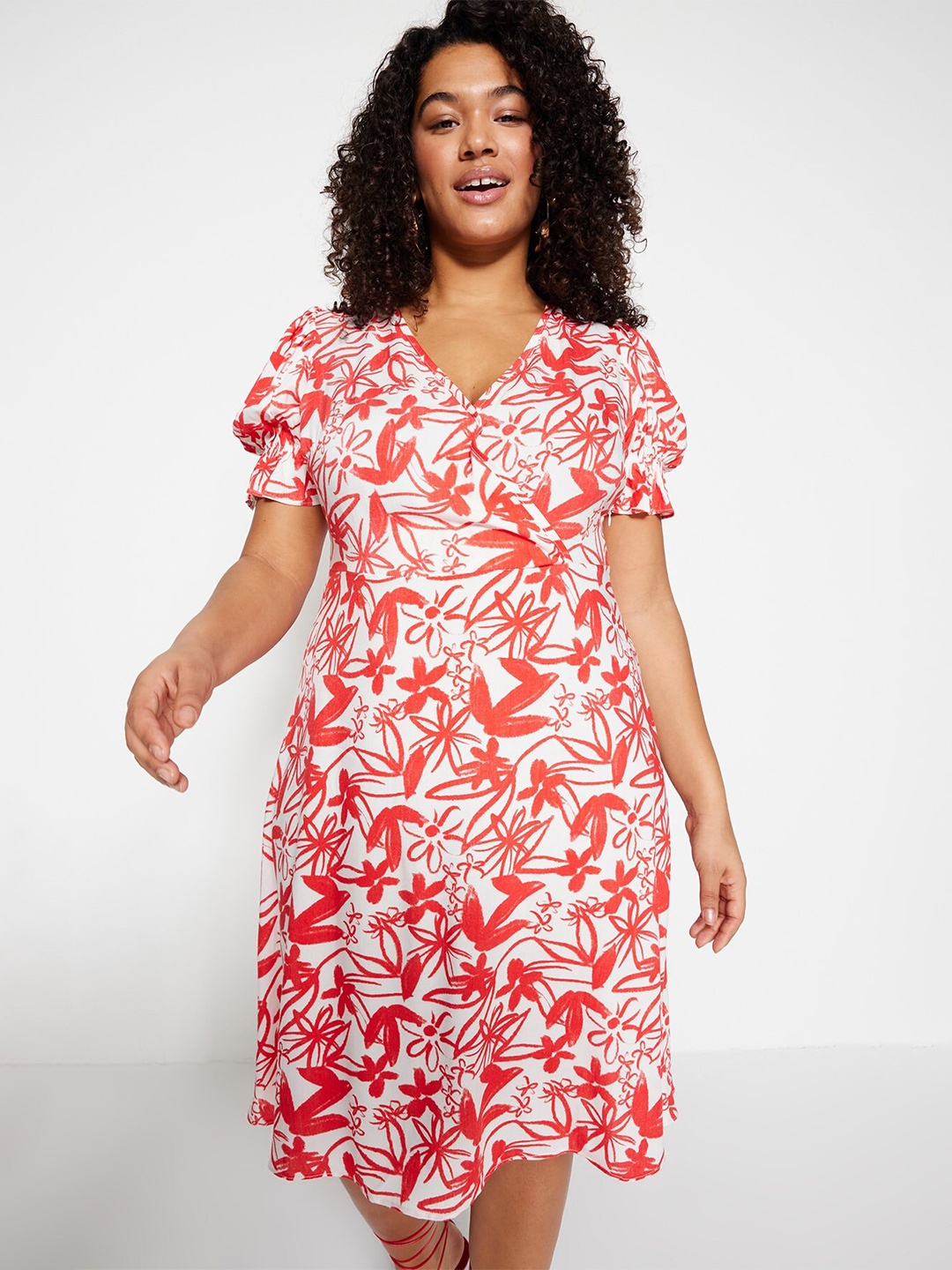 

Trendyol Plus Size Floral Print V-Neck Puff Sleeves A-Line Dress, White