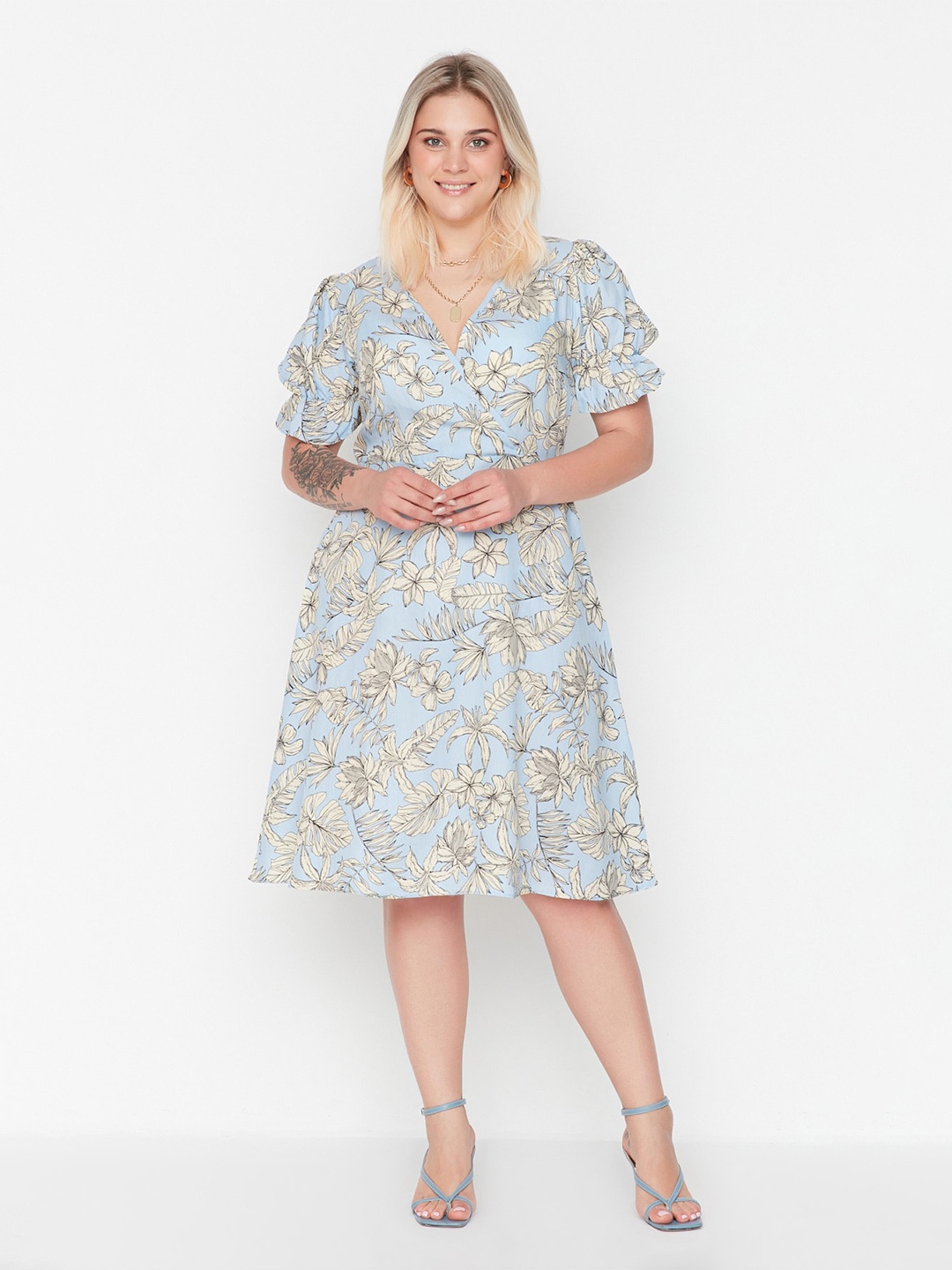 

Trendyol Floral Printed Puff Sleeves Wrap Dress, Blue
