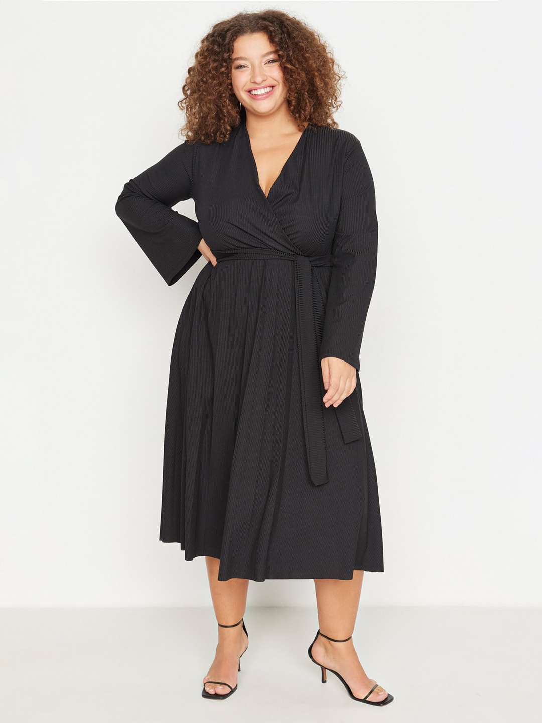 

Trendyol Plus Size V-Neck Fit & Flare Midi Dress, Na