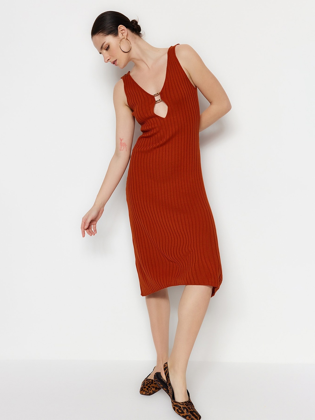 

Trendyol Self Design V-Neck Cut-Out A-Line Dress, Magenta