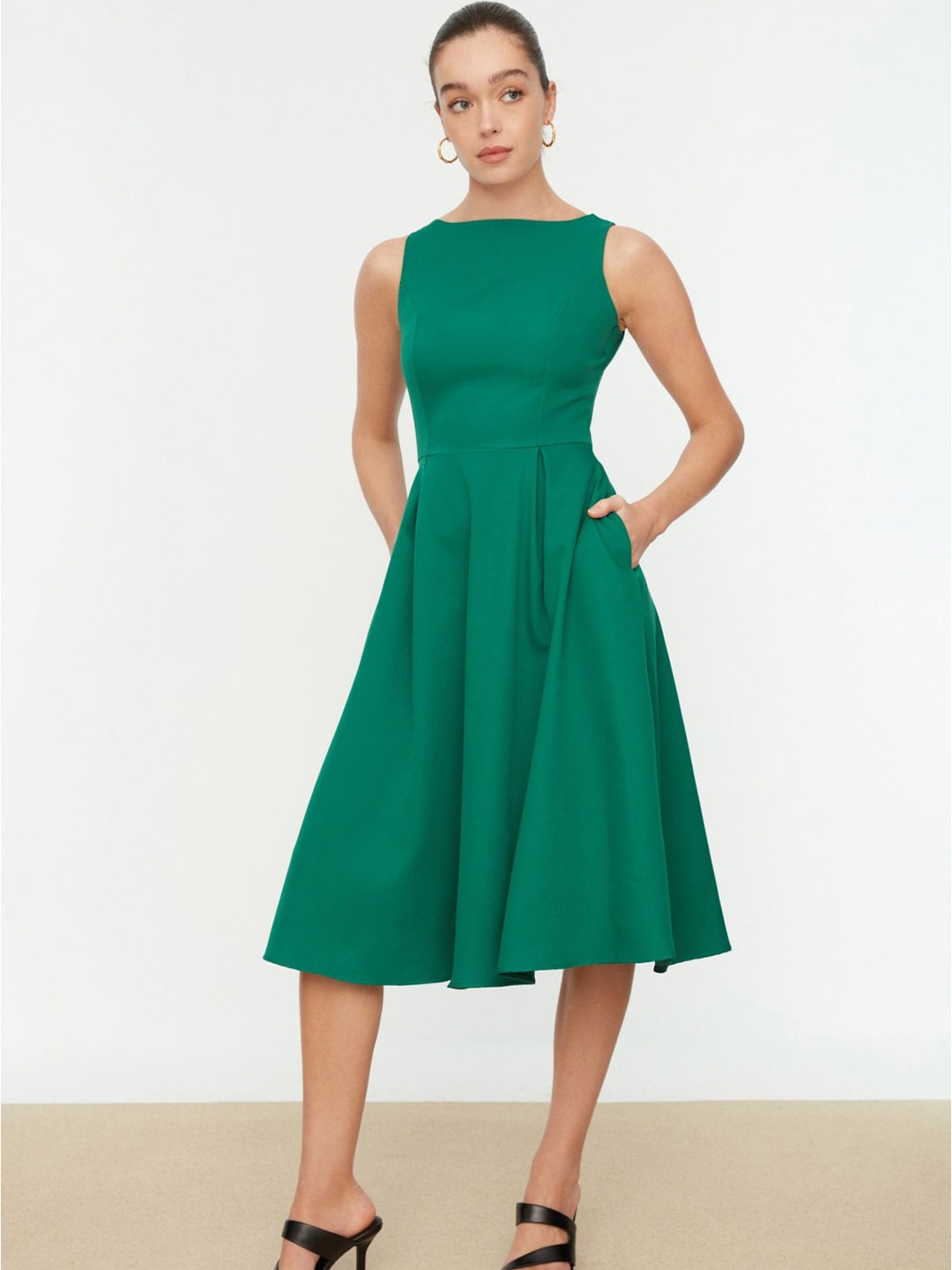 

Trendyol Boat Neck Sleeveless Fit & Flare Dress, Green